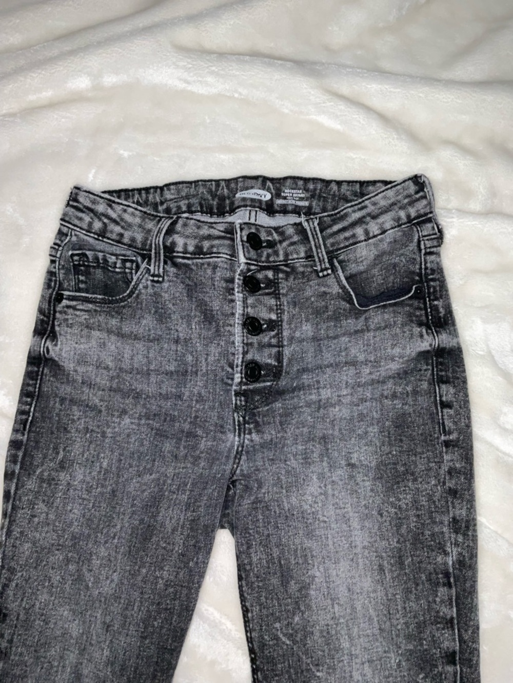 Old Navy Rockstar Super Skinny Black Acid-Wash Jeans - Picture 3 of 7